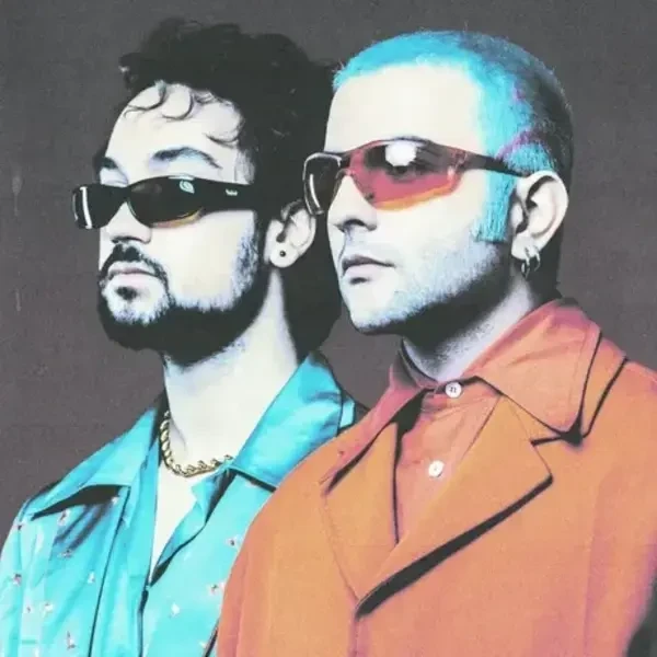 Perdenin Ardındakiler