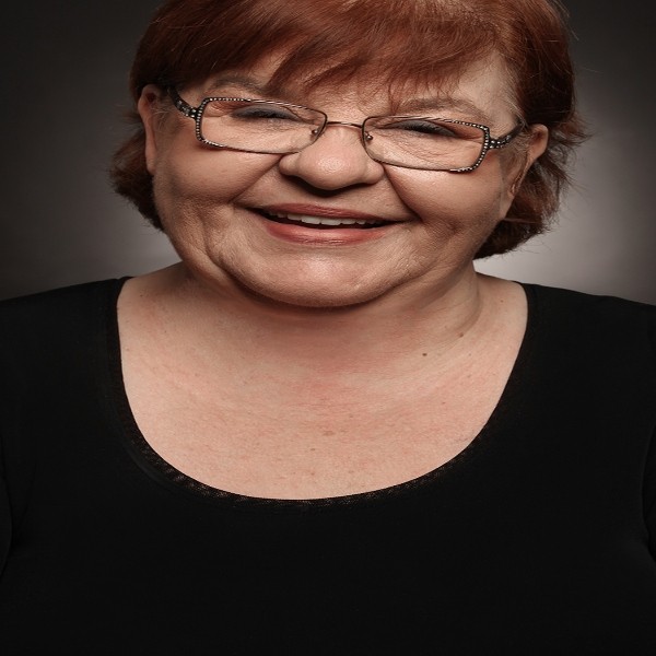 Defne Yalnız